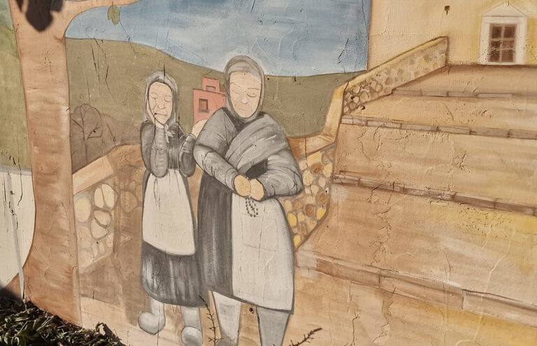 Dettaglio dell'opera di Maia Palmieri ad Ascrea